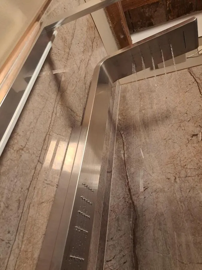 Centro Storico Luxury Smeraldo Suite: Historic Elegance with Hydromassage Ravenna Apartment