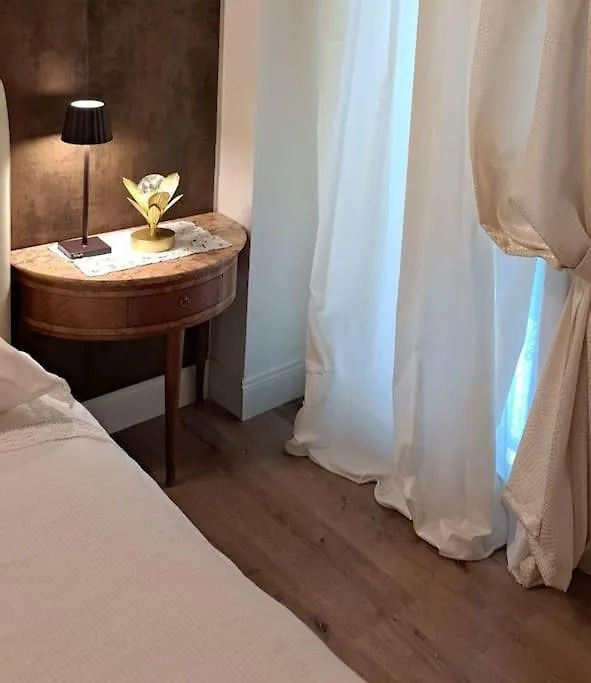 Centro Storico Luxury Smeraldo Suite: Historic Elegance with Hydromassage Ravenna Apartment