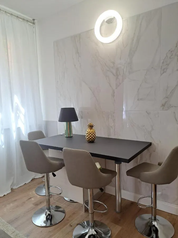 Centro Storico Luxury Smeraldo Suite: Historic Elegance with Hydromassage Ravenna Italy