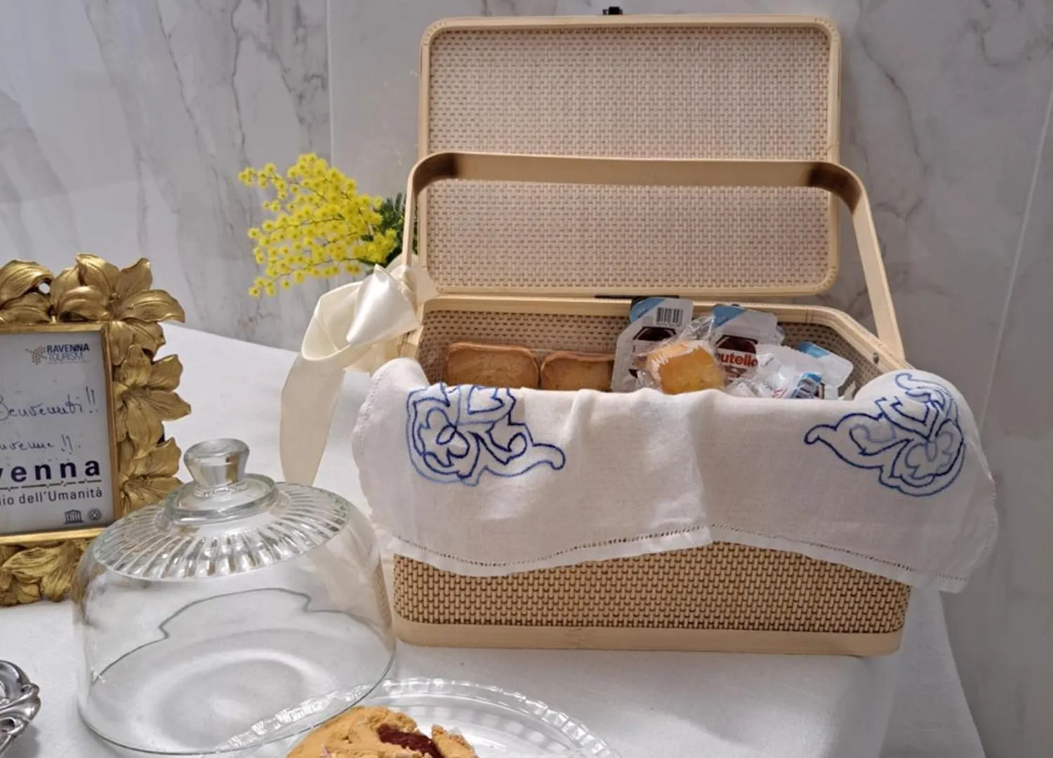 Centro Storico Luxury Smeraldo Suite: Historic Elegance with Hydromassage Ravenna Apartment